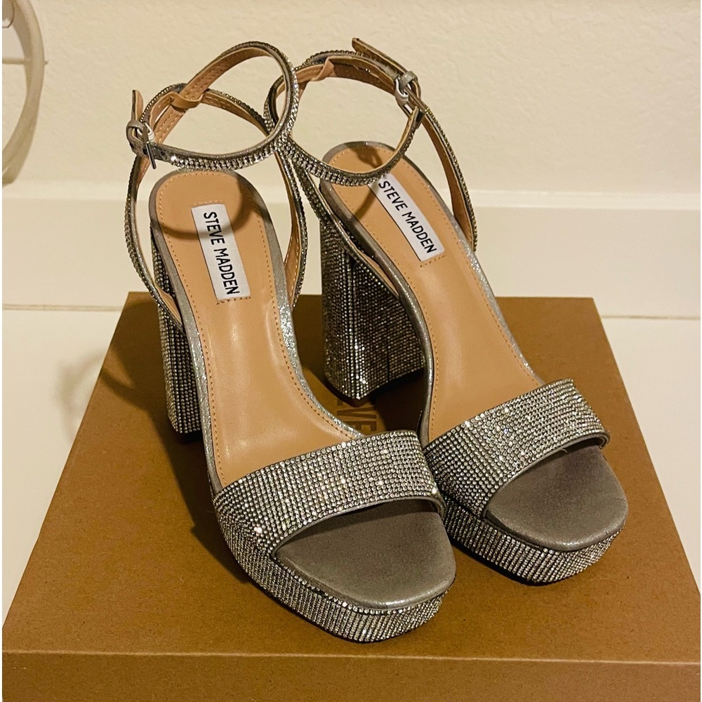 Steve Madden Lessa Rhinestone in Women’s size 8.5